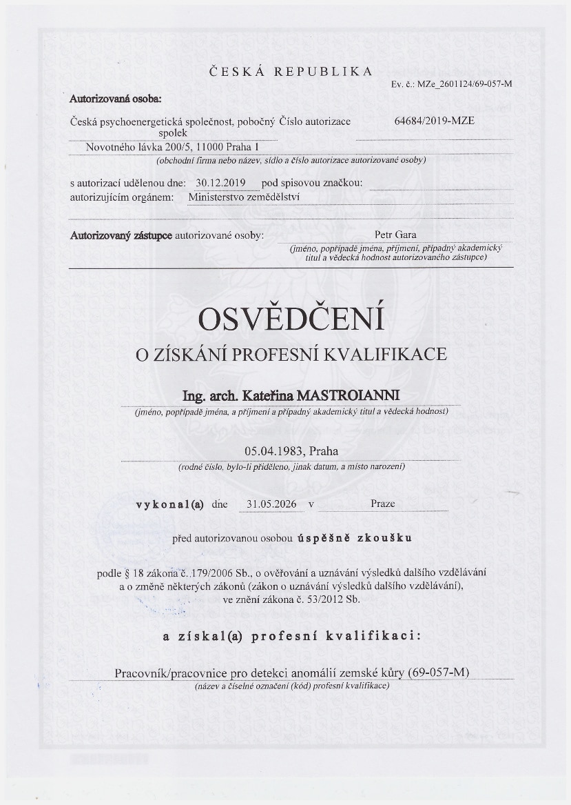Proutkar_studny_geopatogenni_zony_osvedceni_zkouska_Katerina_Mastroianni Osvědčení proutkař zkouška Kateřina Mastroianni